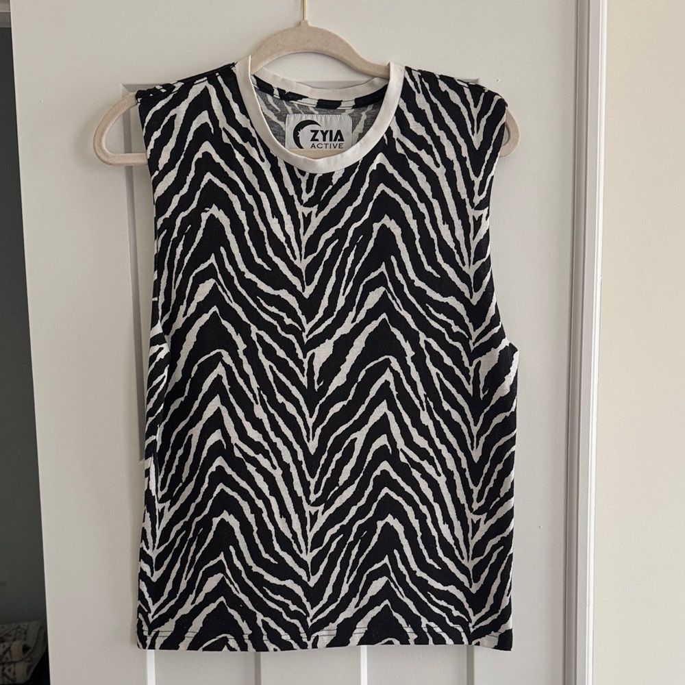 ZYIA Black and White Zebra Pattern Top